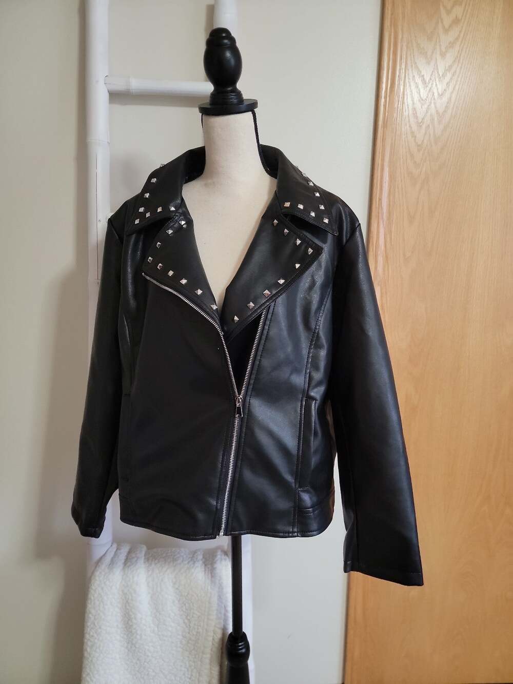 White Mark NWT Faux Leather Jacket Black Sz 2X